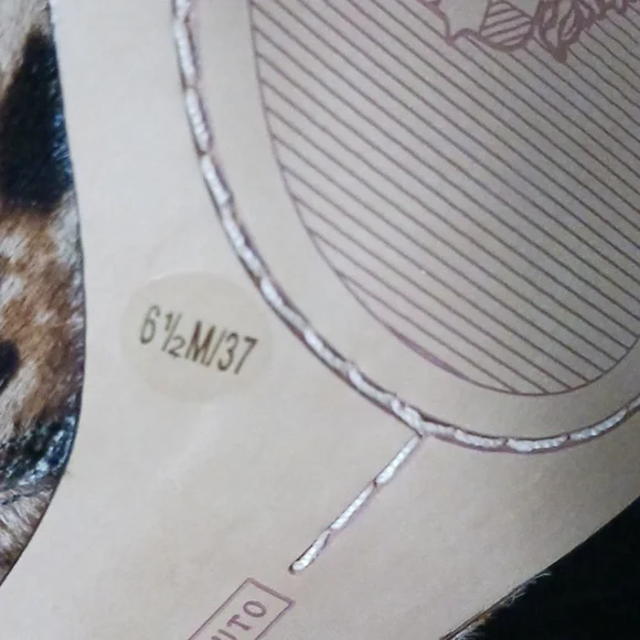 Vince Camuto leopard print heels. 041 - Picture 9 of 11